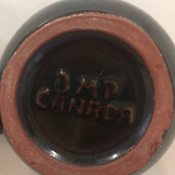 Vintage Blue Mountain Pottery Sugar & Creamer Set - Picture 5 of 5